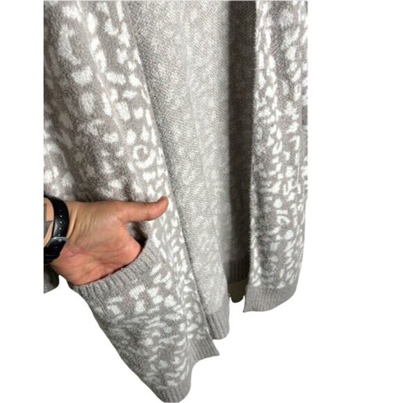 Rachel Zoe Hooded Cardigan Size Small Gray Leopard Print Pockets Oversized Cozy - Picture 4 of 9
